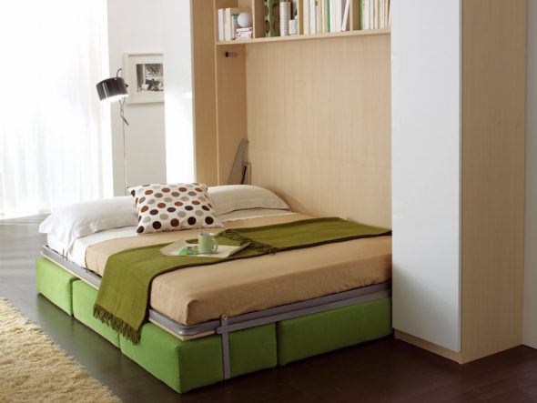 Letto-armadio pieghevole con struttura in metallo