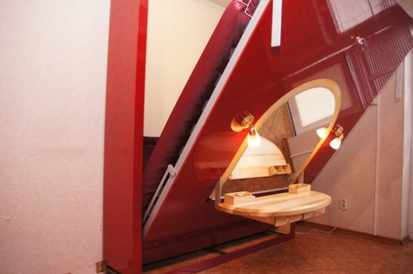Letto armadio pieghevole con scrivania