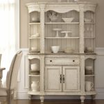 Buffet bianco aperto in stile provenzale