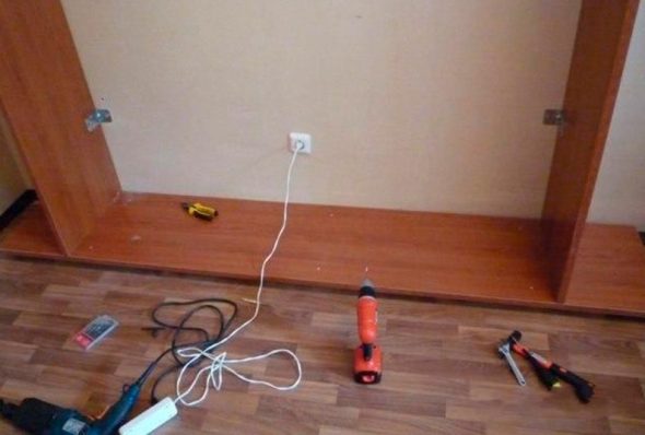 Fissiamo la cornice utilizzando gli angoli