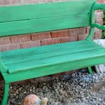 Semplice panchina verde