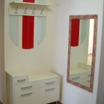 Interno semplice di un piccolo corridoio