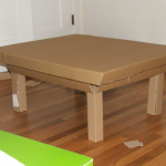Tavolo semplice in cartone