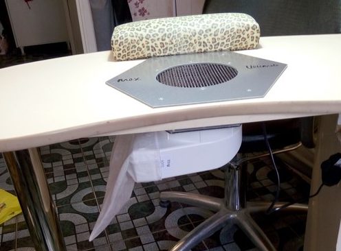 Aspirapolvere per tavolo manicure