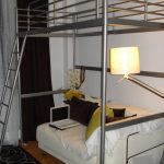 Letto a soppalco Ikea argento con divano sottostante