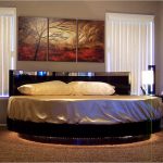Lussuoso letto rotondo con illuminazione