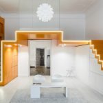 Letto alto di lusso con illuminazione