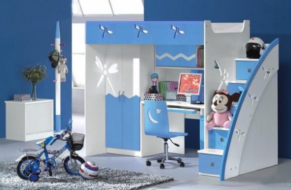 Letto blu per neonato