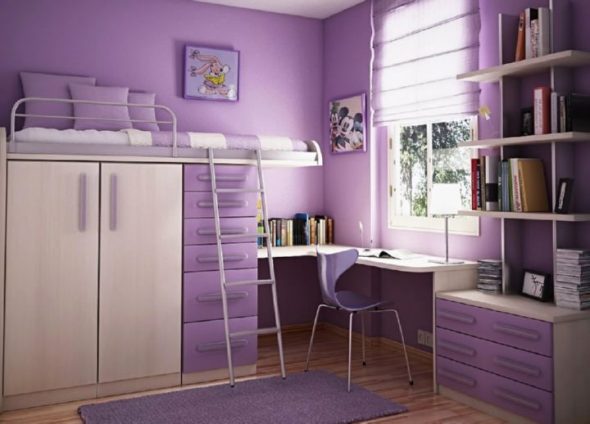 Letto a soppalco lilla con armadio