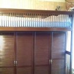 Letto a soppalco e armadio da favola in legno massello
