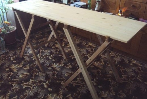 Tavolo pieghevole in legno fai da te