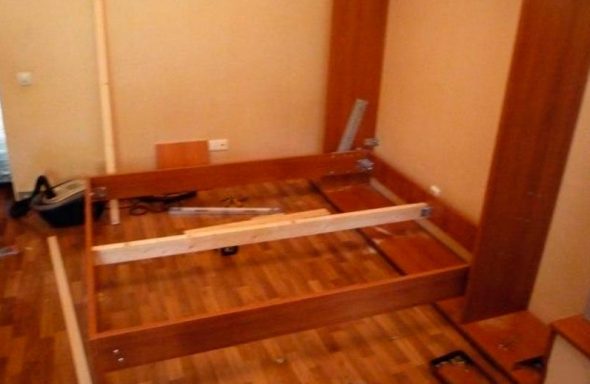 Telaio e base collegati