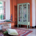 Credenza in vetro all'interno