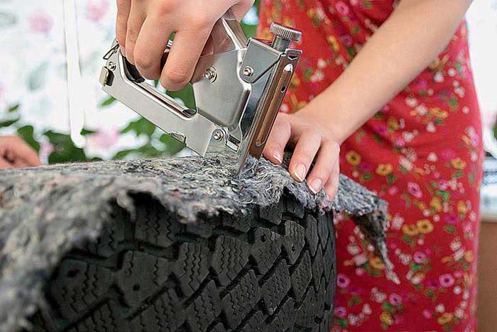 tappezzeria in feltro con spillatrice