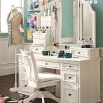 tavolo da trucco con sedia