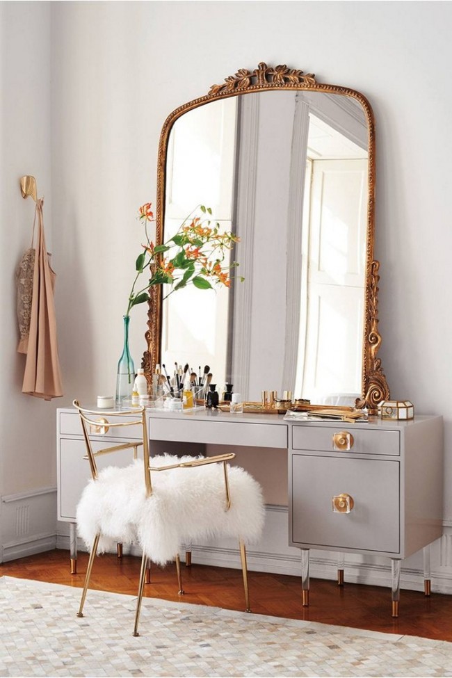 interno del tavolo da trucco