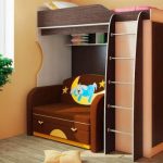 Letto a soppalco comodo ed economico con divano sottostante