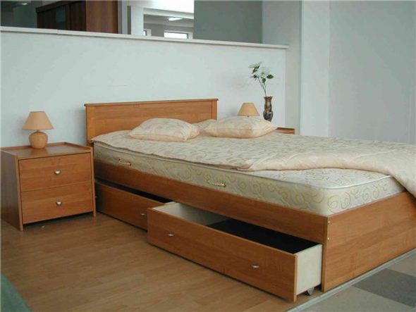 Letto comodo con cassetti