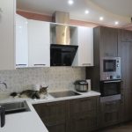 Comoda cucina con forno nel mobile