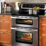 Installato forno dipendente nel piano inferiore della cucina