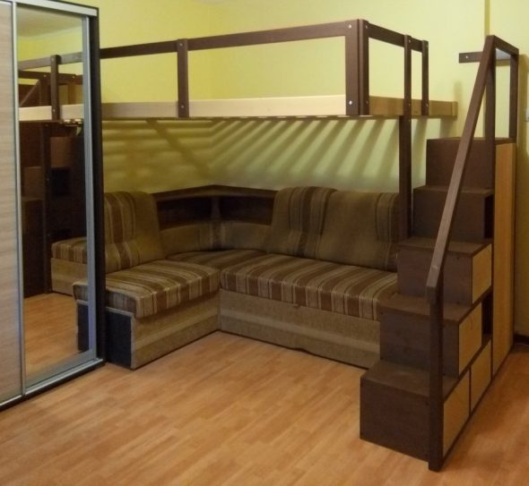 Letto matrimoniale a soppalco incorporato