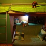 Letto verde con divano