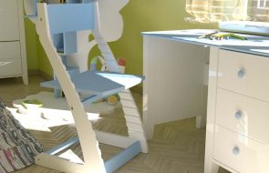 Sedia con design regolabile Vyrastaika