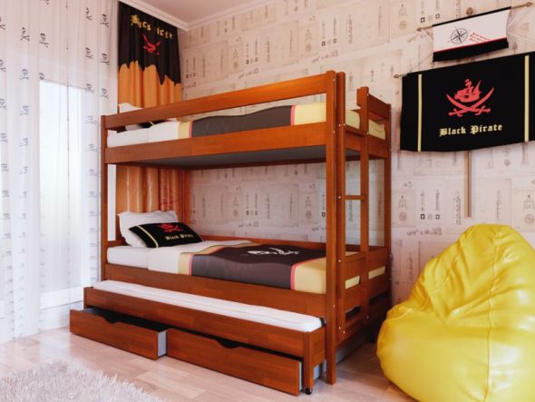 Letto in legno per tre ragazzi