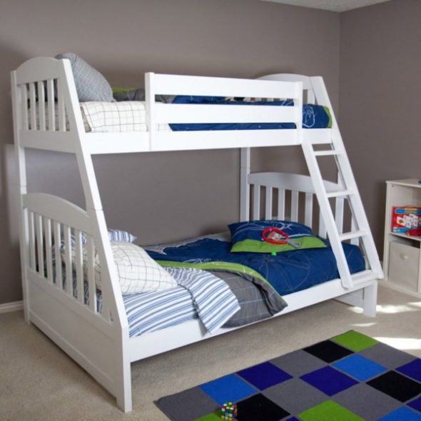 Letto in legno con diverse larghezze di posti letto