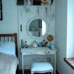 Tavolo da toeletta in legno fai da te in stile shabby chic