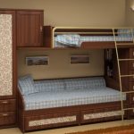 Letto per bambini al secondo piano con divano sottostante