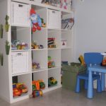 Scaffale porta-giocattoli per bambini