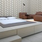 Divano e letto su un podio