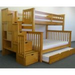 Letto a castello in stile moderno con tre letti