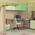 Letto a castello con zona lavoro