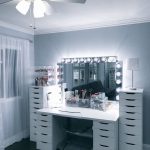 Specchio per il trucco per un salone o uno studio di bellezza