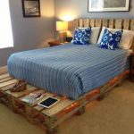 I pallet possono essere utilizzati per realizzare un letto e una testiera originali