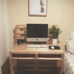 Scrivania per computer realizzata con pallet