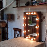 Specchio marrone in cucina