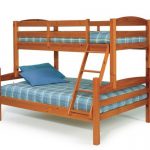 Letto con due livelli di diverse larghezze