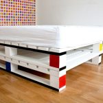 Letto a mosaico in pallet
