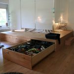Letto a podio con contenitore integrato