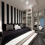 Letto a podio in un interno bianco e nero