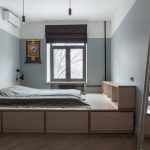 Letto in una stanza minimalista