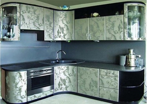 Set da cucina rivestito con pellicola autoadesiva