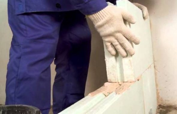 Installazione di blocchi di gesso