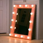 Specchio per il trucco arancione