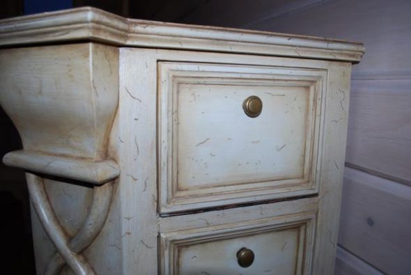 Dipingere il legno per farlo sembrare antico