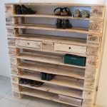 Scarpiera realizzata con materiali di scarto