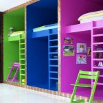 Separare i letti dei bambini e le aree gioco con il colore